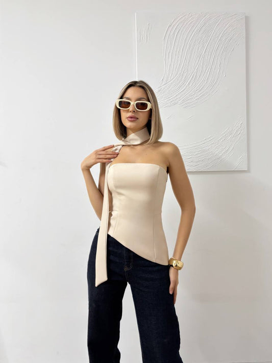 Elegantes Bandeau-Top mit Schnür-Detail